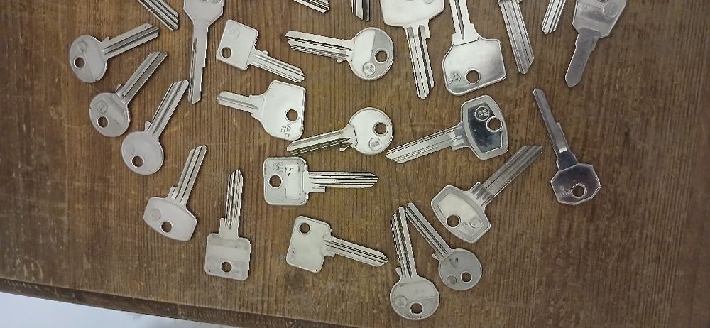 Nie tak Stare klucze do drzwi surowe,  nie obrobione SILCA