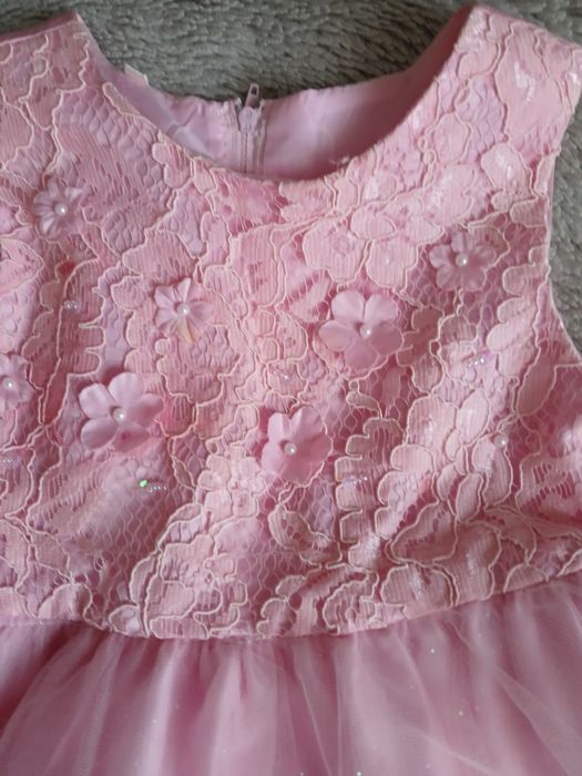 Дуже гарна сукня на принцесу 6 років
