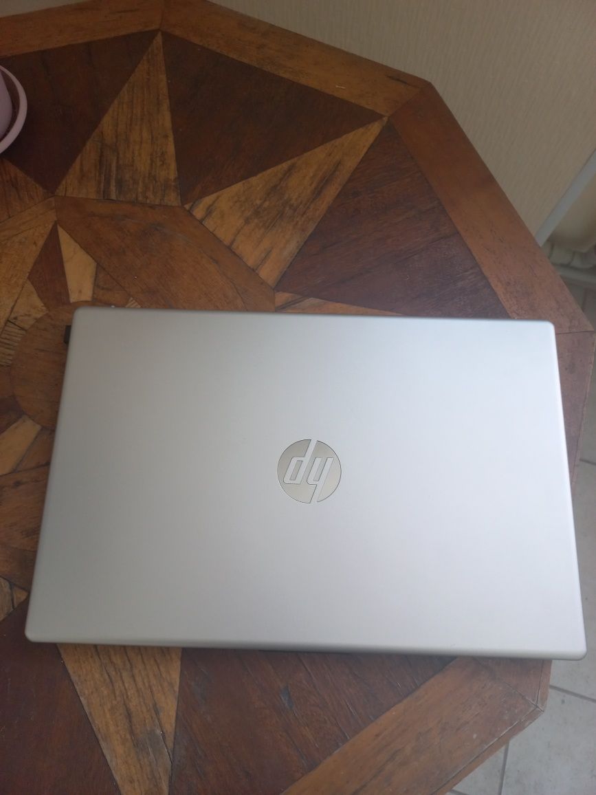 HP  laptop 15-fc0152no