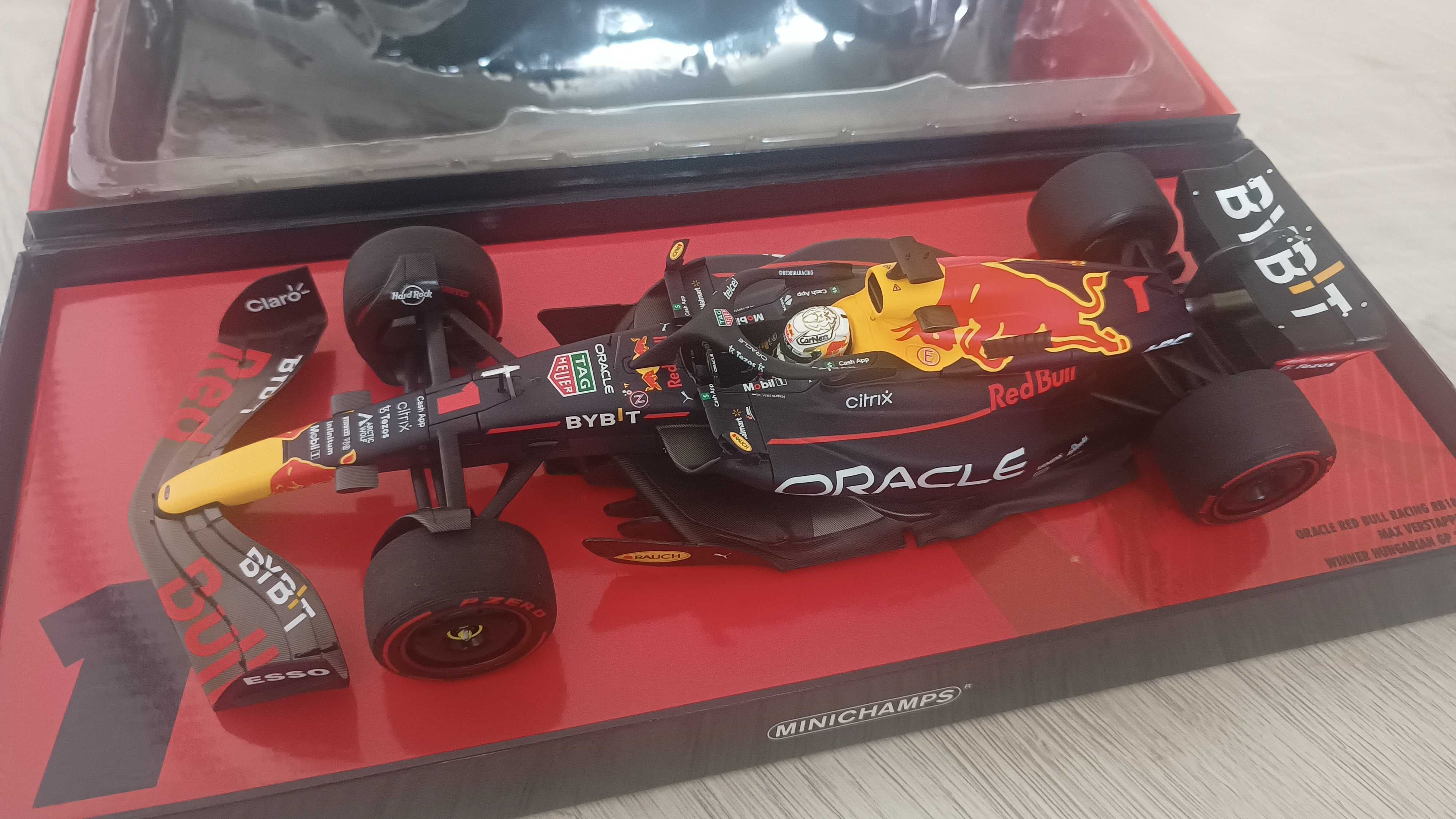 Model F1 RB18. M.Verstappen WC 2022. Minichamps 1:18