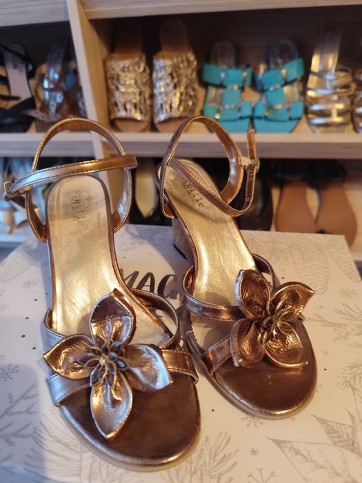 Złote sandałki 39