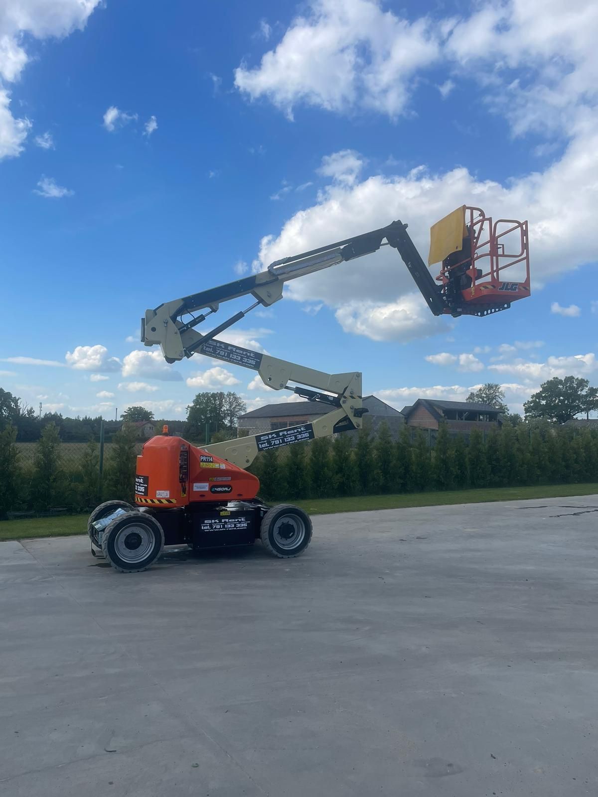 Podnośnik /podest/ ładowarka/ JLG E450aj /wynajem również z operatorem