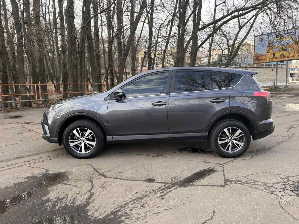 Продам Toyota Rav4 2017