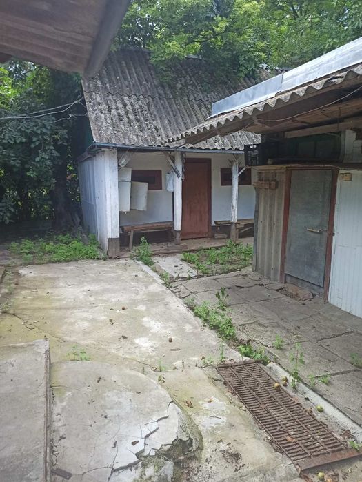 Будинок в селі Лопатин,є відео-огляд.