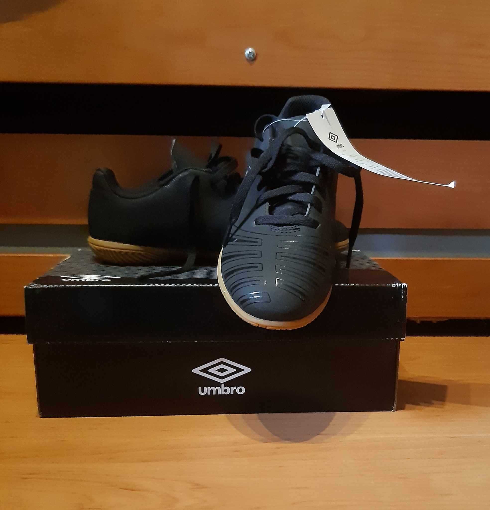 Umbro buty halowe UX Accuro III rozmiar 35.5