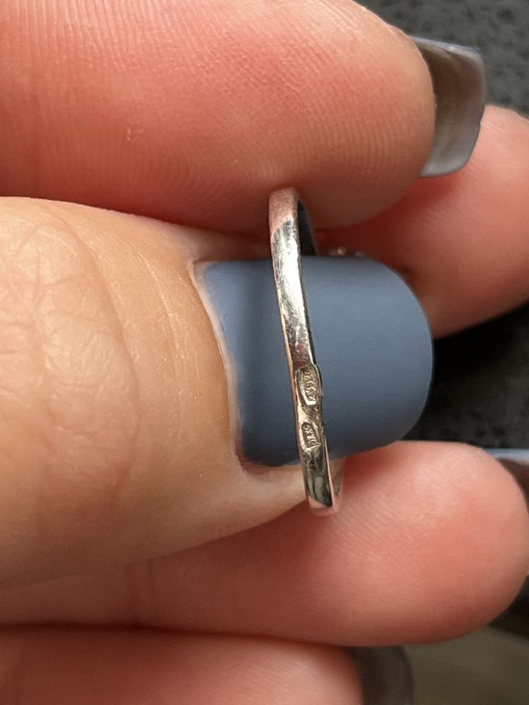 Комплект з кристалами Swarovski: сережки та кільце з кристалами.