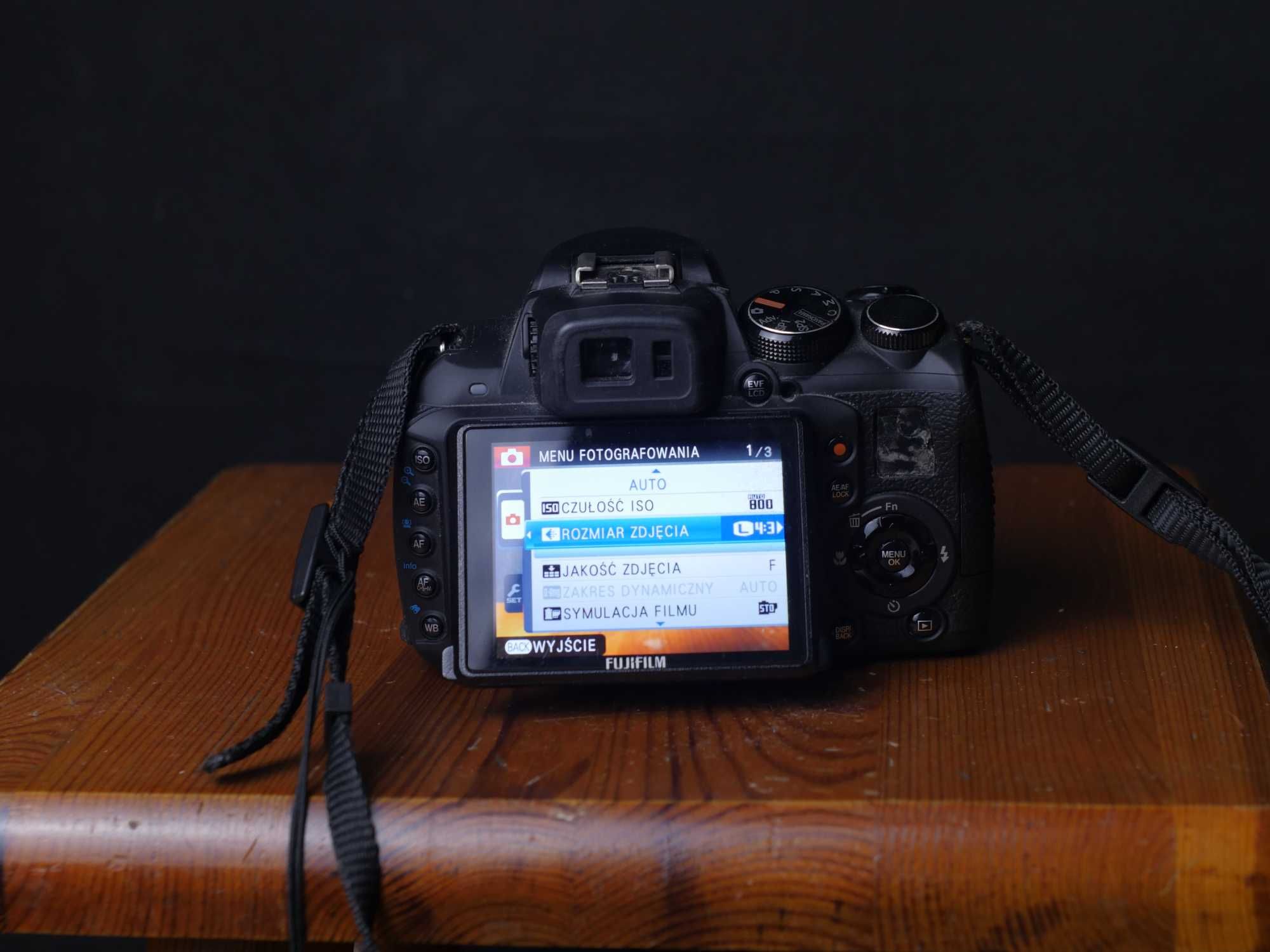 Fujifilm FinePix HS25 EXR i dodatki
