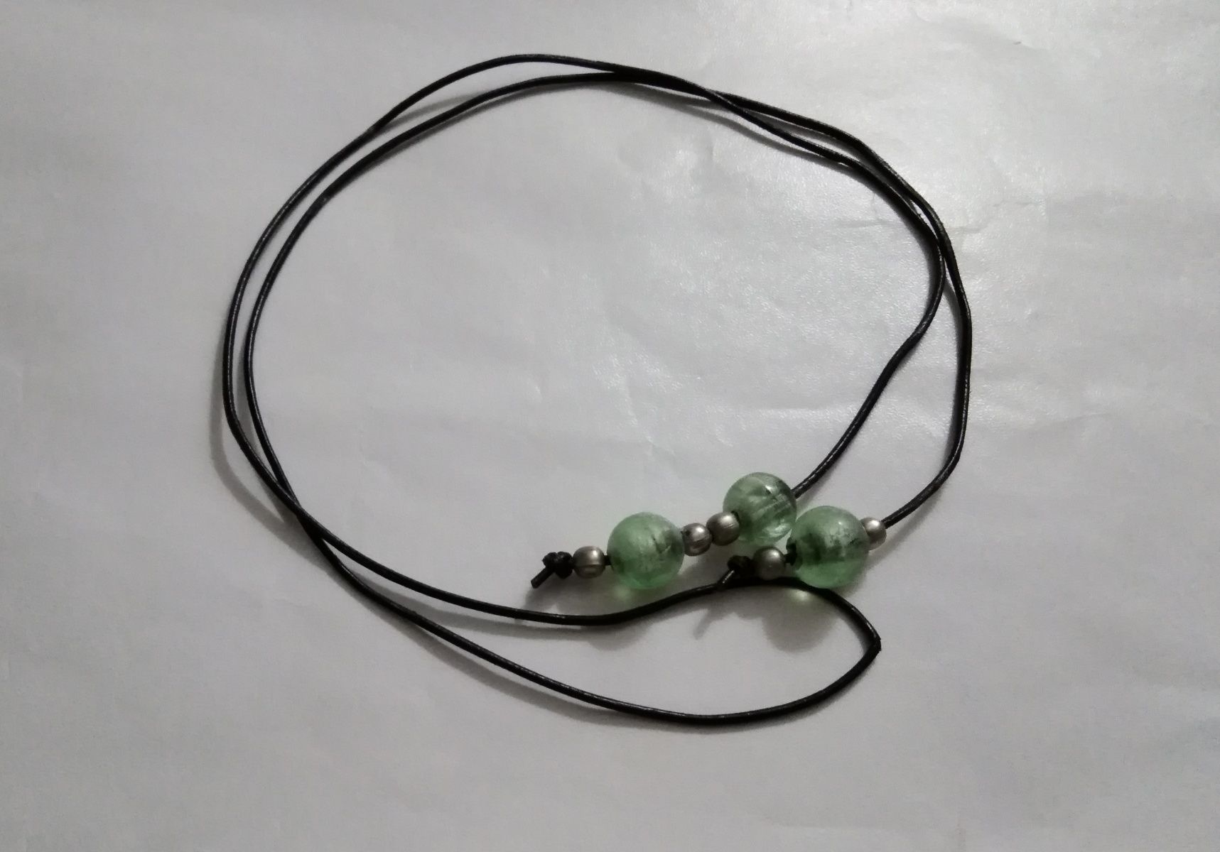 Conjunto de fio e brincos.