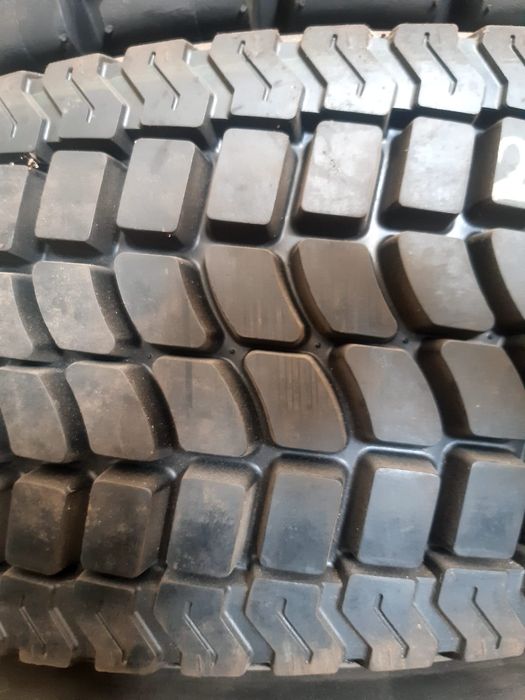 Opony nowe bieżnikowane 295/60R22.5