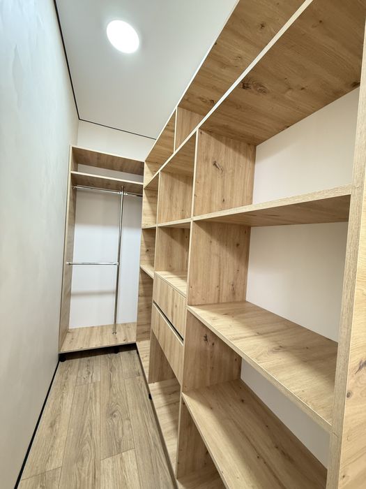 Продаю власну 1,5 кімнатну квартиру на березі озера