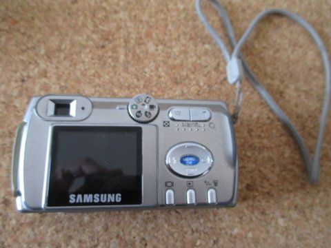 Canon PowerShot A70 3.2 Meg Pix+Câmera DigitalSamsung Digimax 202 2.0