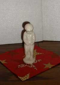 Figurka porcelanowa - chłopczyk