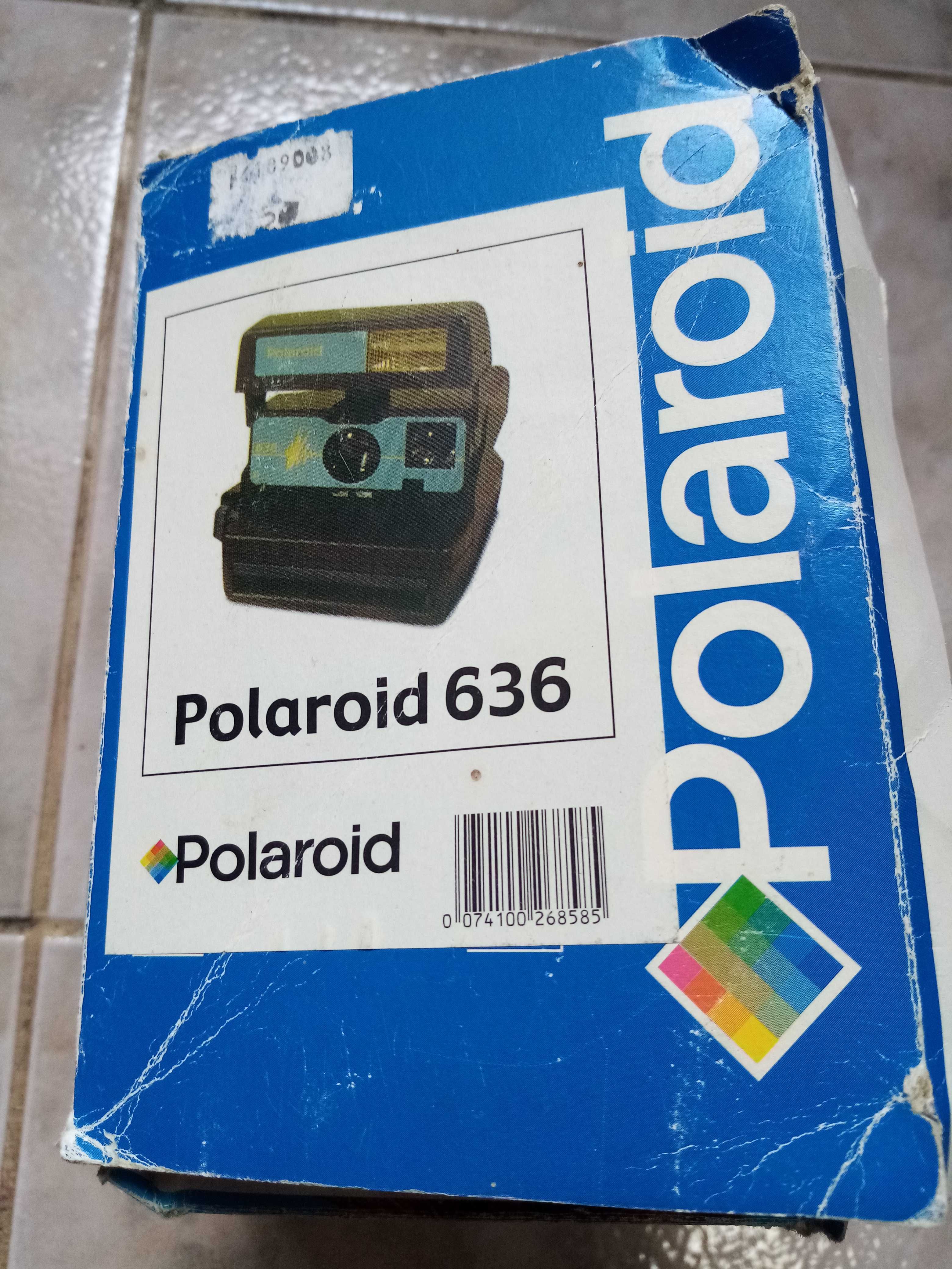 Camera Polaroid ainda com caixa original e manual de instruções.