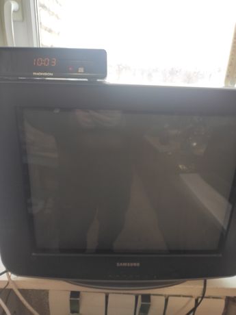 Телевизор SAMSUNG + приставка Т2 THOMSON
