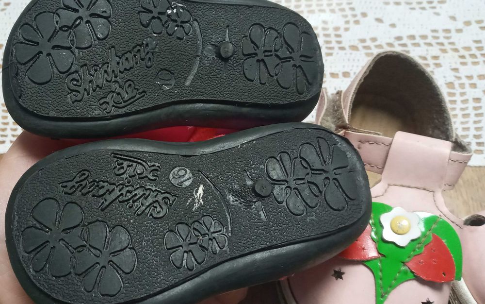 Сандалі для дівчинки