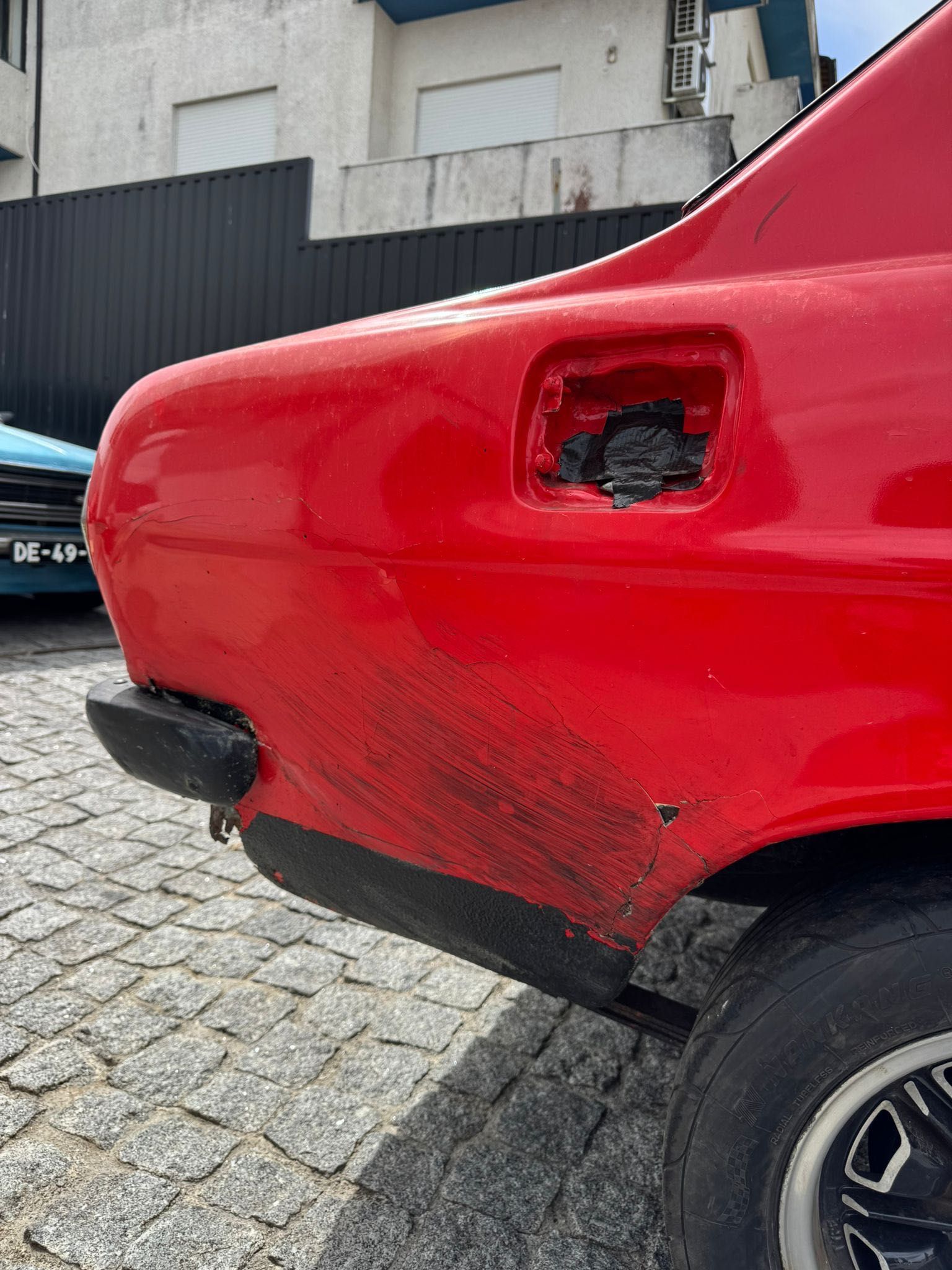 Datsun 1200 acidentado