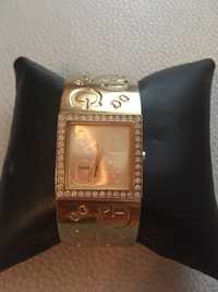 Часы Guess