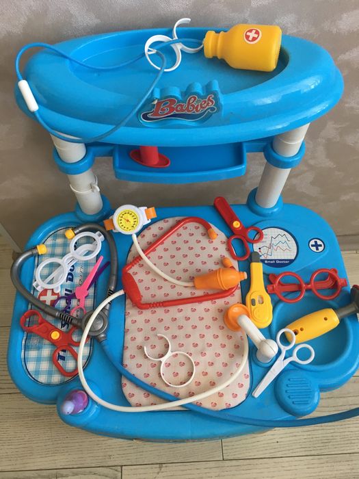 Продам детский столик набор для игры в доктора