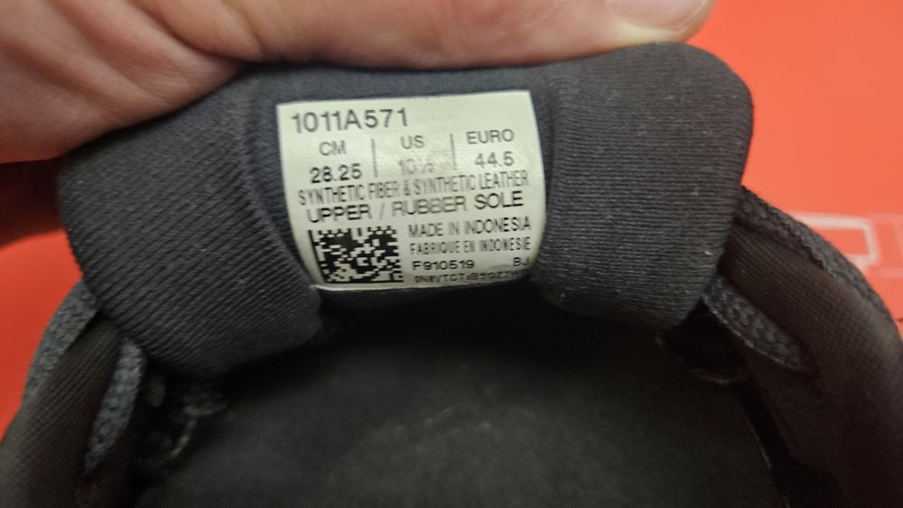 кроссовки asics  cumulus gel