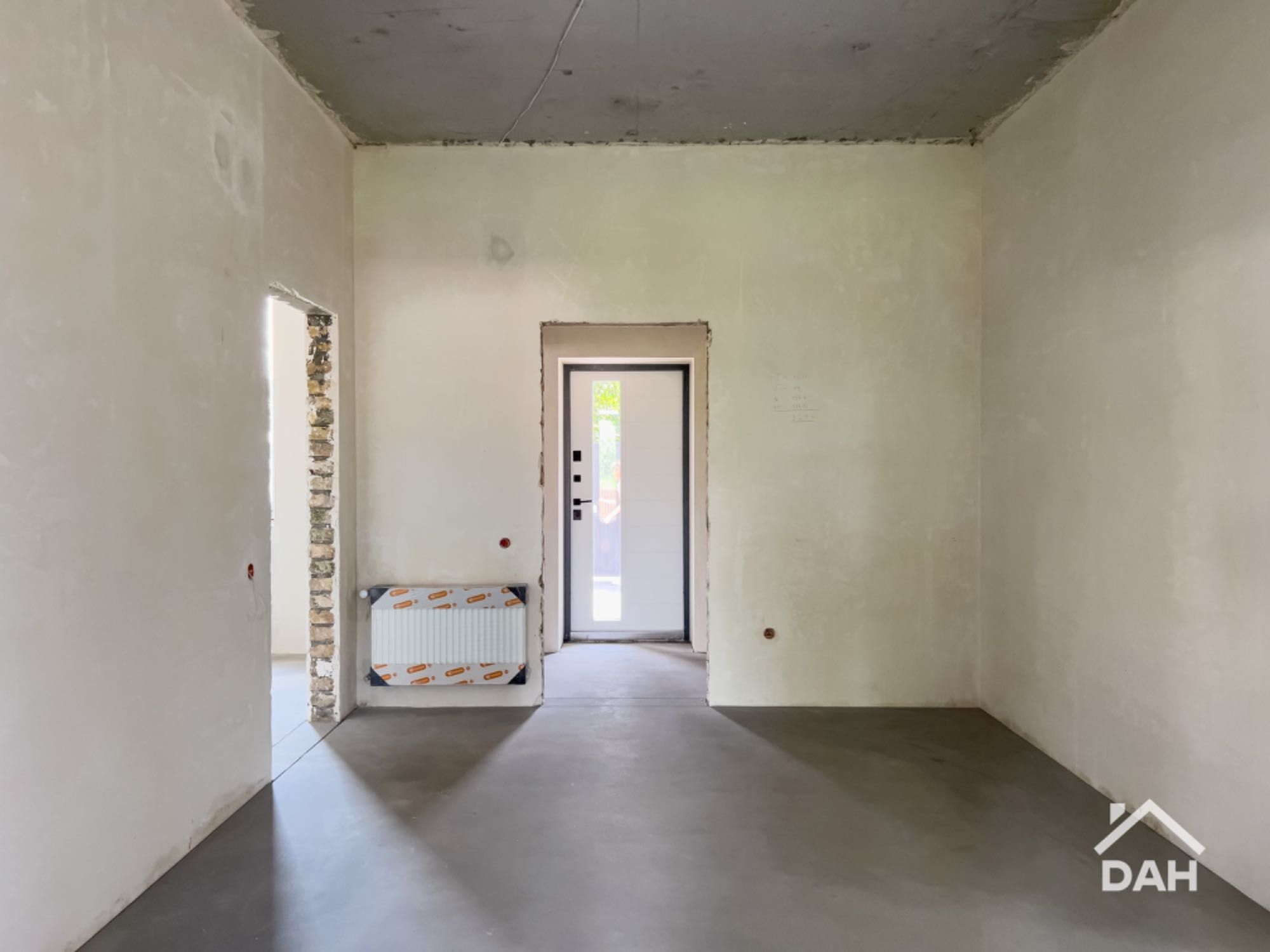 Будинок з гаражем та чистовим оздобленням в Києві, Жуляни, КМ Щастя