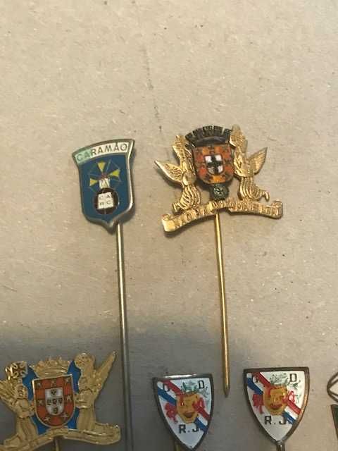 Alfinetes de lapela e alfinete de gravata antigos