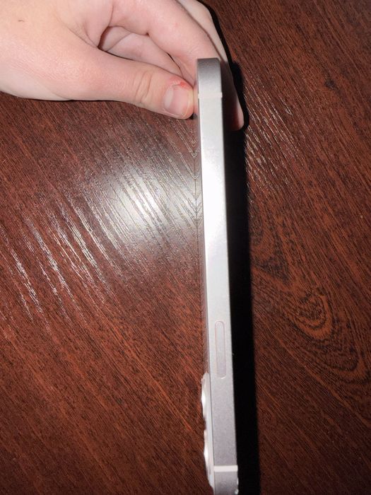 Iphone 13, 256 гб, б/у, тріснутий трохи екран, предоплата