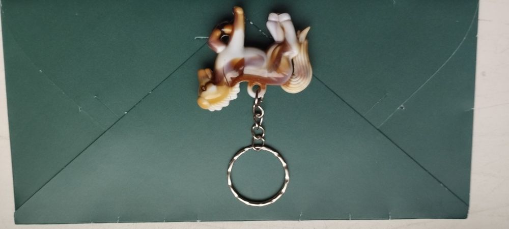 Брелок лошадь на удачу в новом году