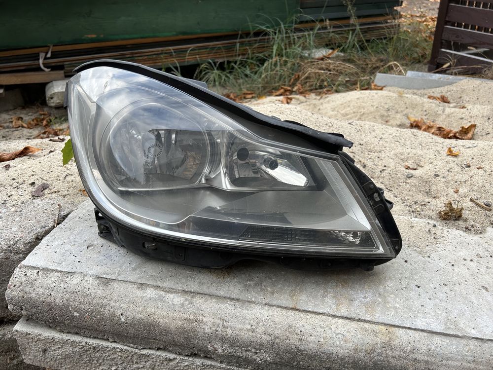 Reflektor lampa przednia prawa lift Mercedes W204 OE