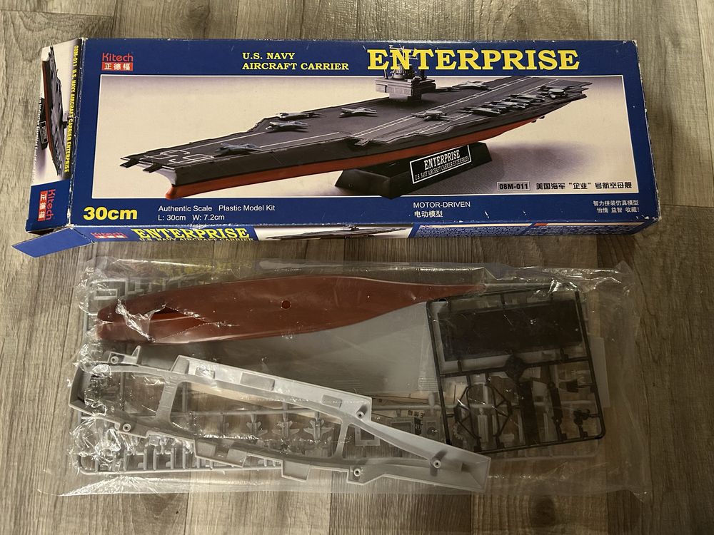 Model statku U.S. NAVY Aircraft Carrier Enterprise