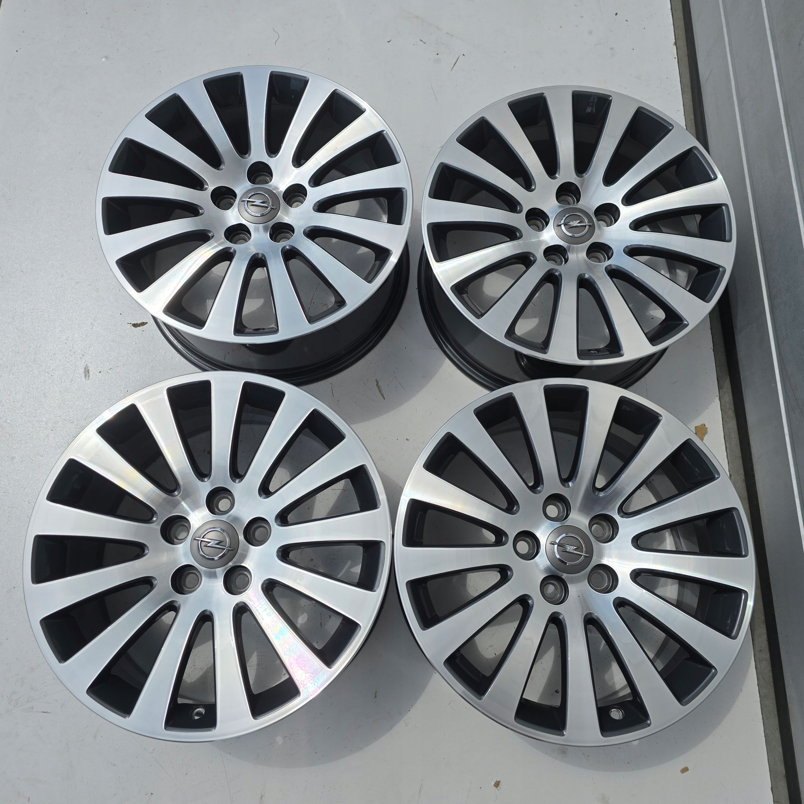 Opel Insignia a 5X120 18'' 8J ET42 4X