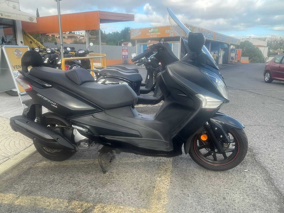 SYM GTS 300i - Scooter 300cc em excelente estado