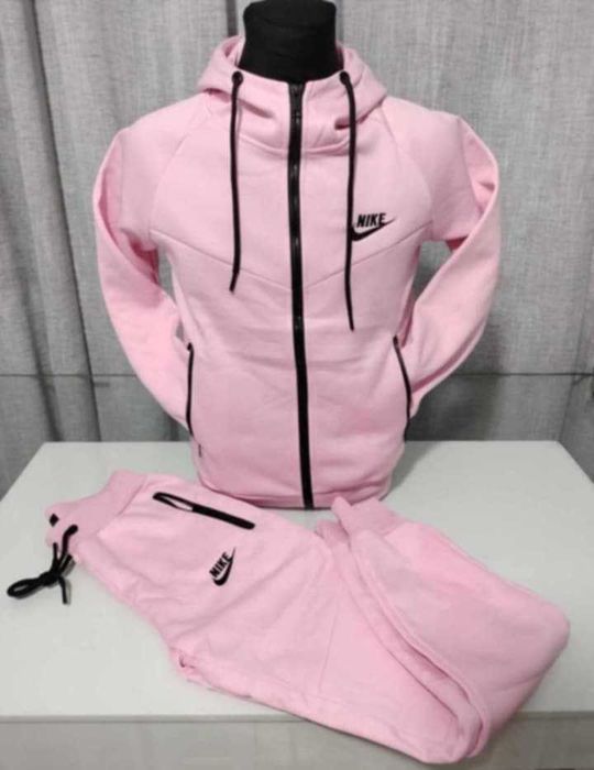 Fato de treino desportivo com fecho nos bolsos