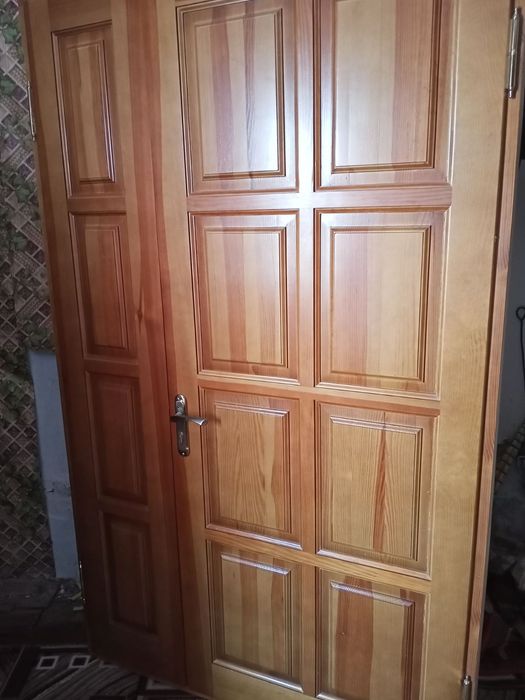 Двері дерев'яні вхідні!