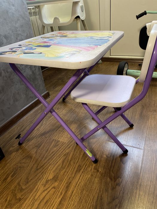 Дитячий столик і студьчик
