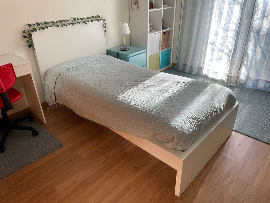 Cama - Estrutura de cama MALM branca 90x200 cm + Estrado de ripas