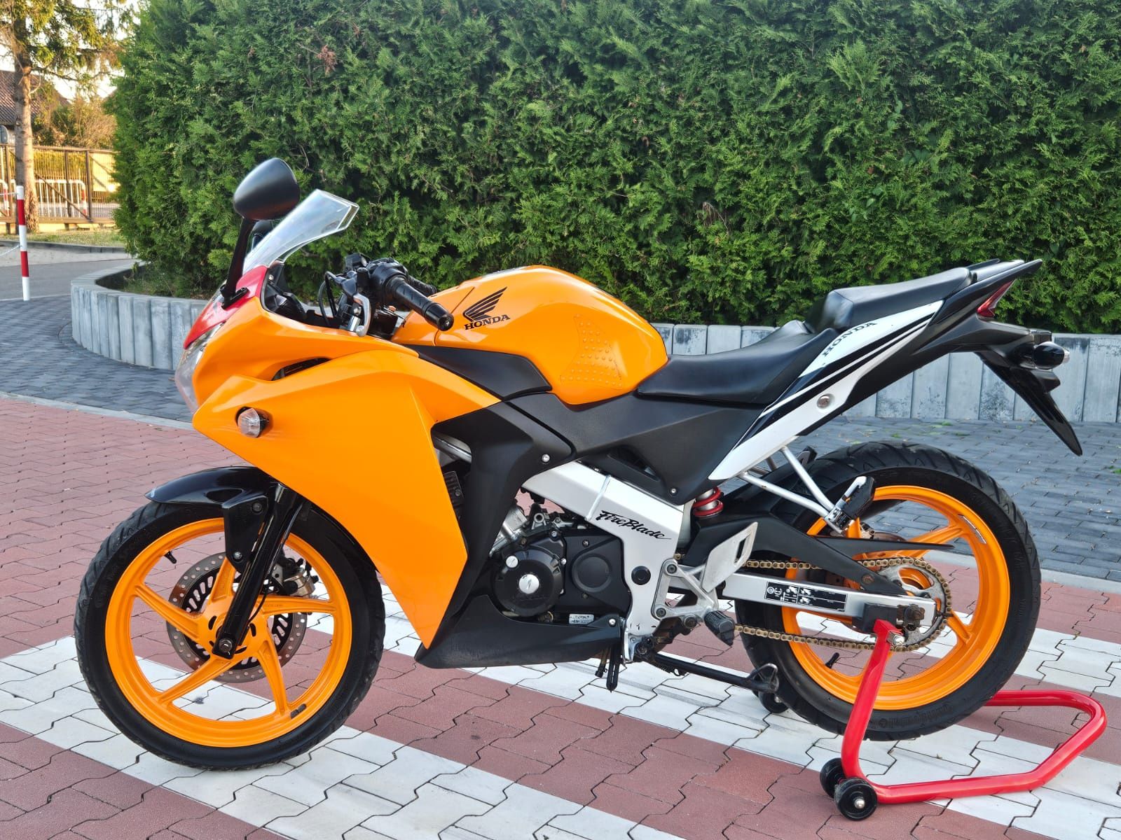 Honda CBR 125 cbr125r Repsol jc50 nowe opony a1 B1 zadbane