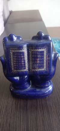 Фарфоровая фигурка рук в молитве сура с Корана