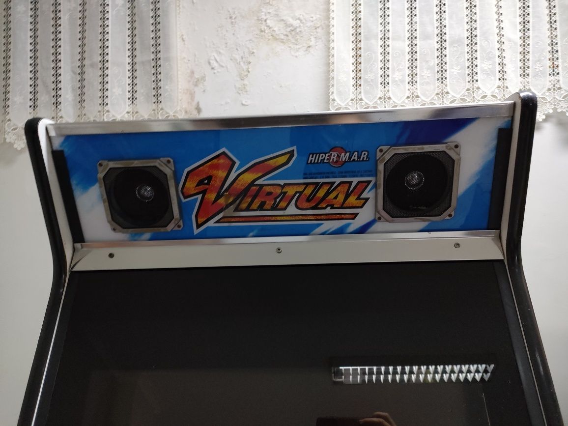 Vendo máquina de vídeo (650 jogos) 750€