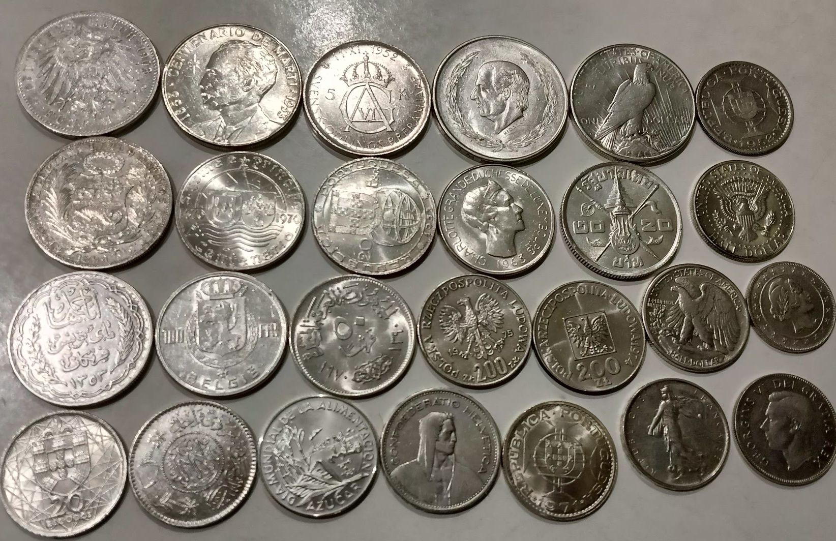 Продам крупные серебряные монеты