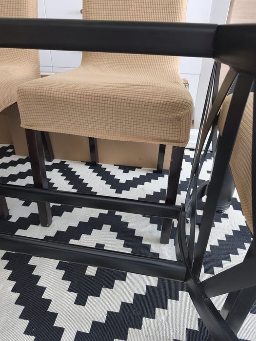 Mesa de Sala com oferta das cadeiras