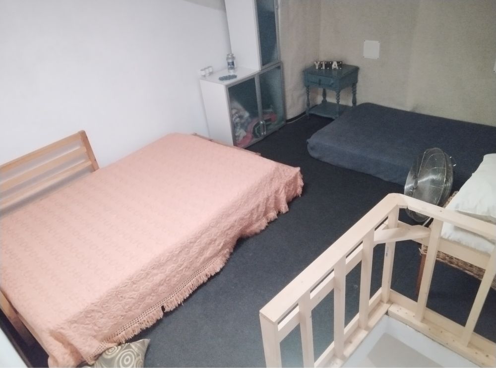 Vende-se pequena e acollhedora casa em cortes do meio