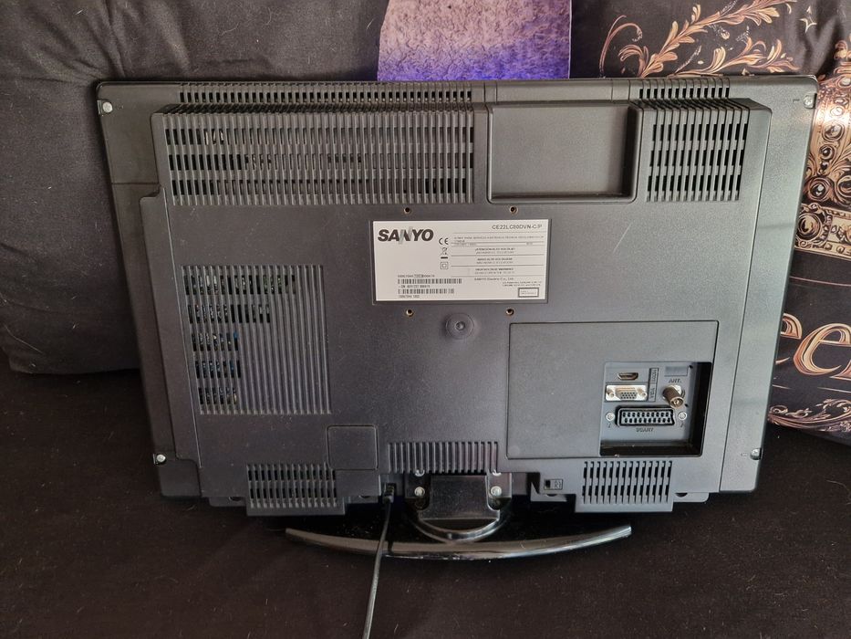 Tv LCD Sanyo 22" com leitor DVD