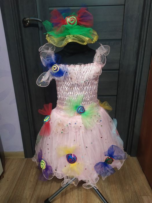 Платья и костюмы для праздников