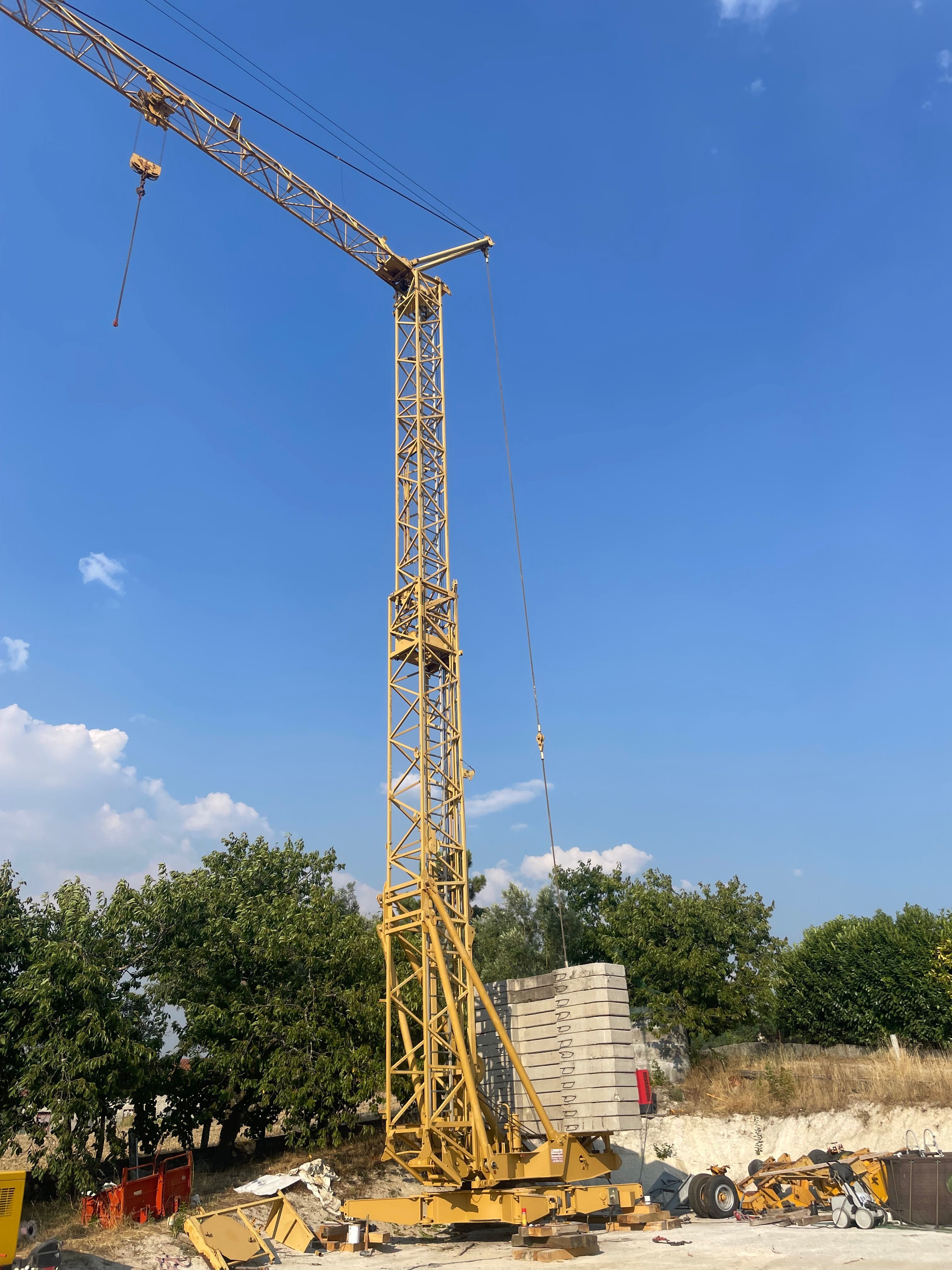 Grua Potain 331 B automontante de 35m de lança