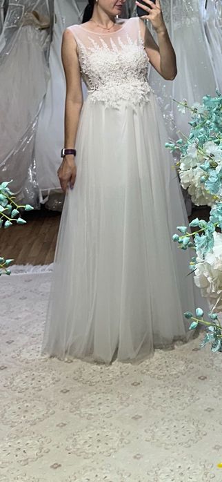 Продам весільну сукню