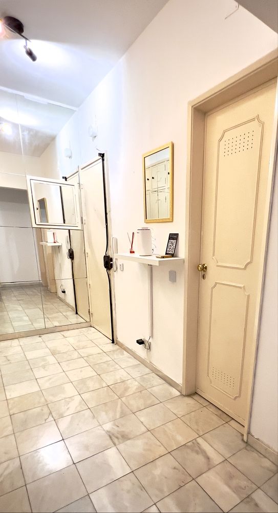 Quarto para Senhoras em Apartamento T4 (merces)