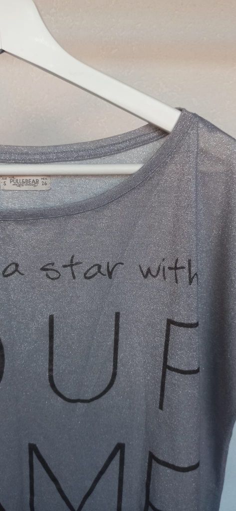 T-shirt prateada, com brilho - tamanho S/M, da Pull&Bear