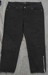 Czarne spodnie z suwakiem do kostek 52