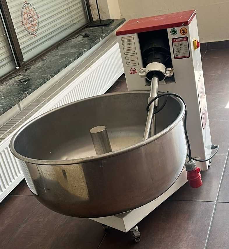 Maszyna do mieszania ciasta na 50kg.