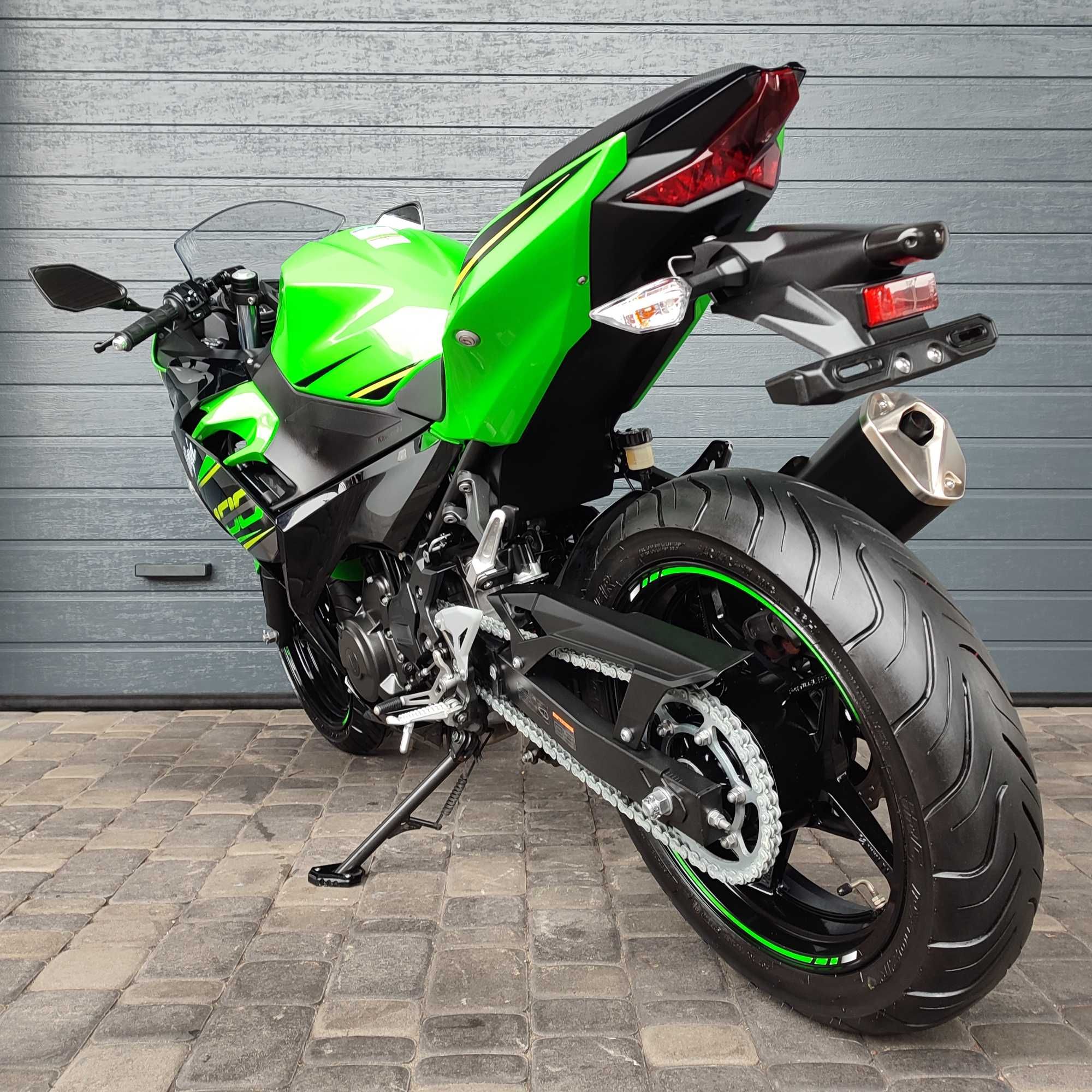 Продам мотоцикл Kawasaki Ninja 400 (0414)